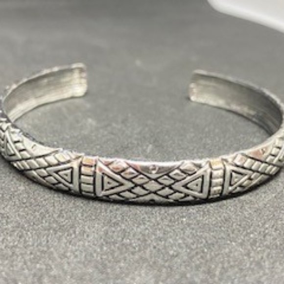 Metal Bangle Bracelet - Picture 1 of 1